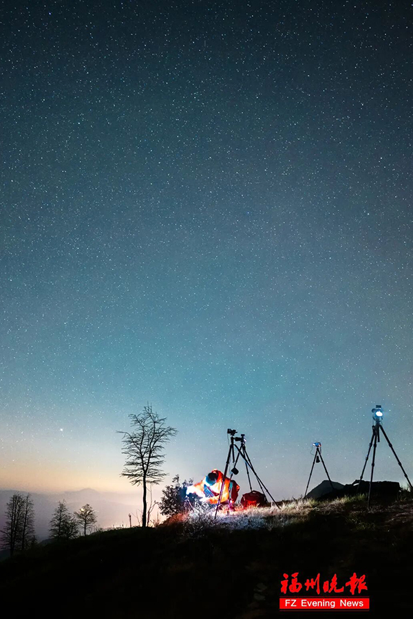 ▲摄影爱好者在大湖乡露营拍星空（资料图）。陈景好/摄