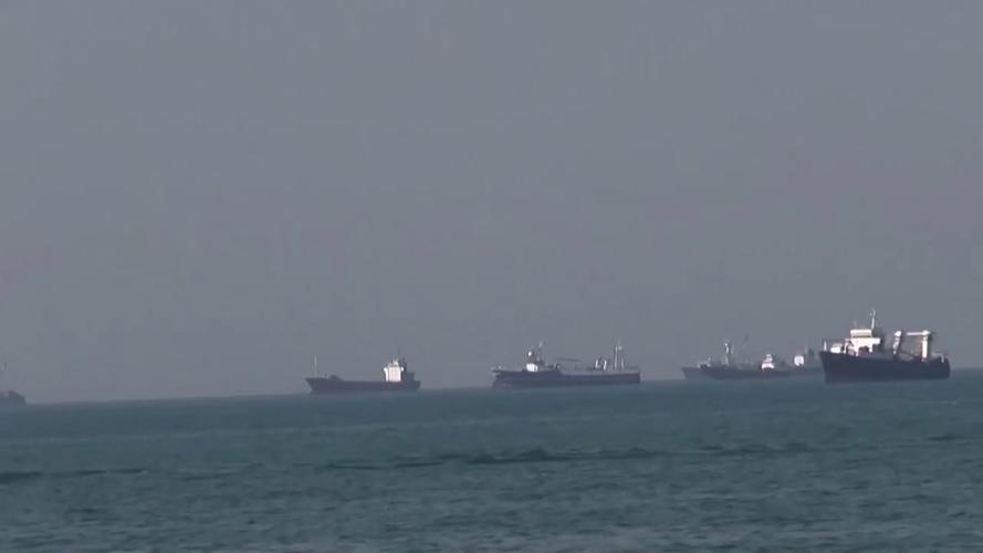 伊朗革命卫队:两艘油轮在霍尔木兹海峡爆炸起火