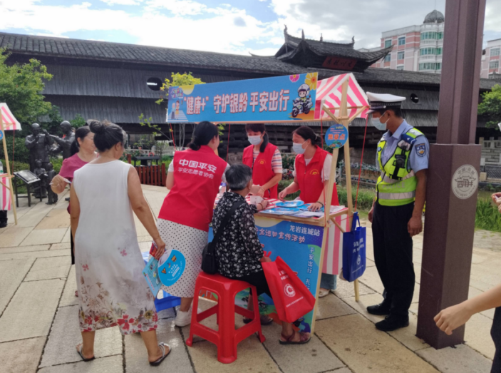 平安产险龙岩中心支公司:警企联动 绘就美丽乡村“平安路”