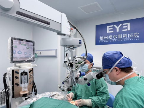 女子黑眼珠变白近乎失明！医生提醒：这类眼病久拖，风险呈几何级数上升