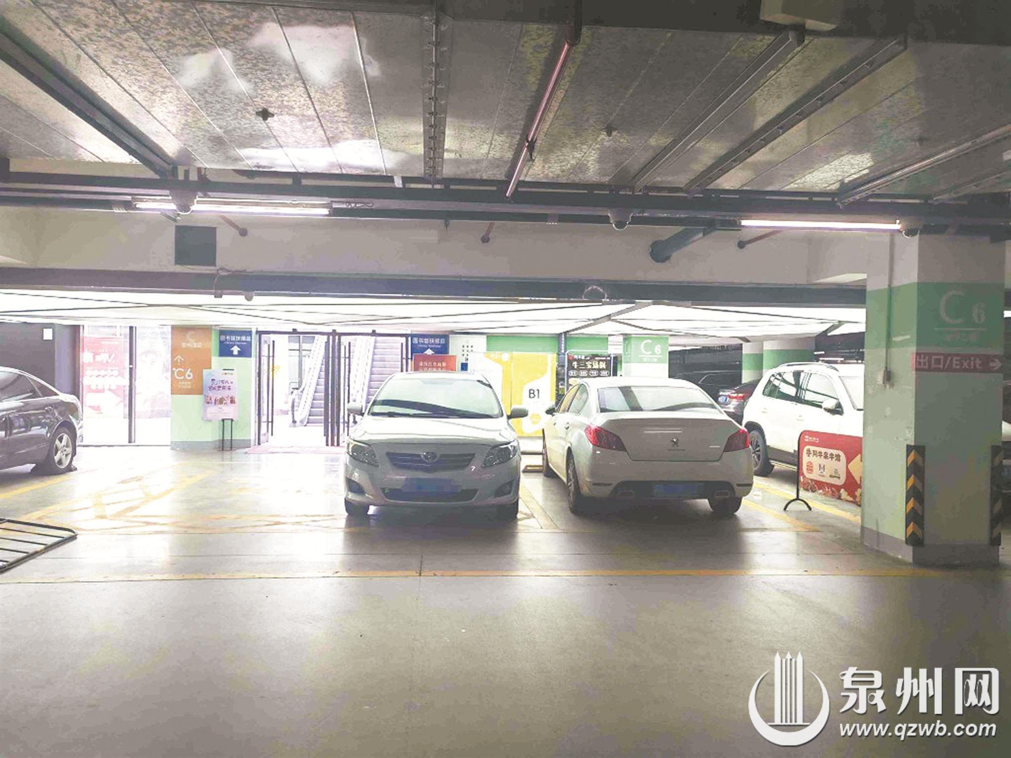 泉州市公共文化中心停车场图书馆区域违停乱象频现 市民期盼治理