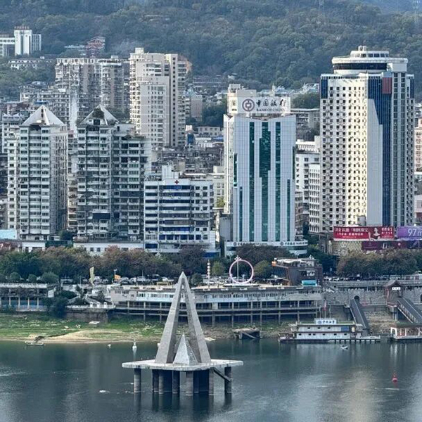 窗外是流动的山水画卷，车内是沉浸式的文化体验，一静一动之间，解锁武夷山水的全新打开方式。