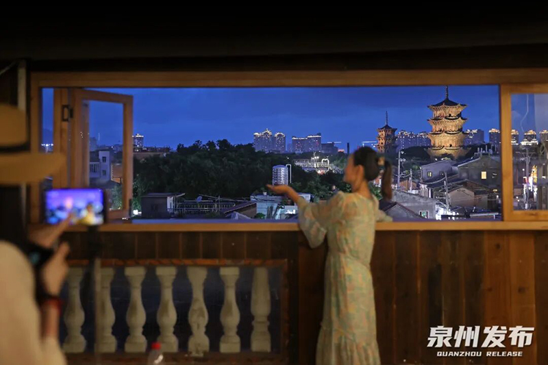 西街阳台，喝茶赏月，纳凉消暑