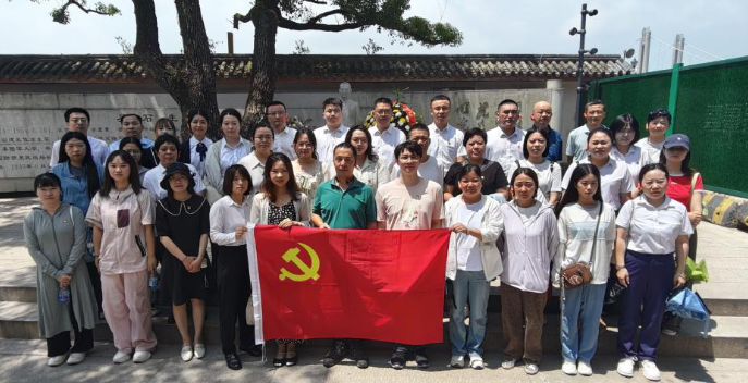 “传承红色清风，树立实干业绩“主题党日活动