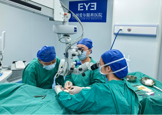 女孩歪头视物，家长误以为习惯不好，拖了4年才发现眼睛斜了1192