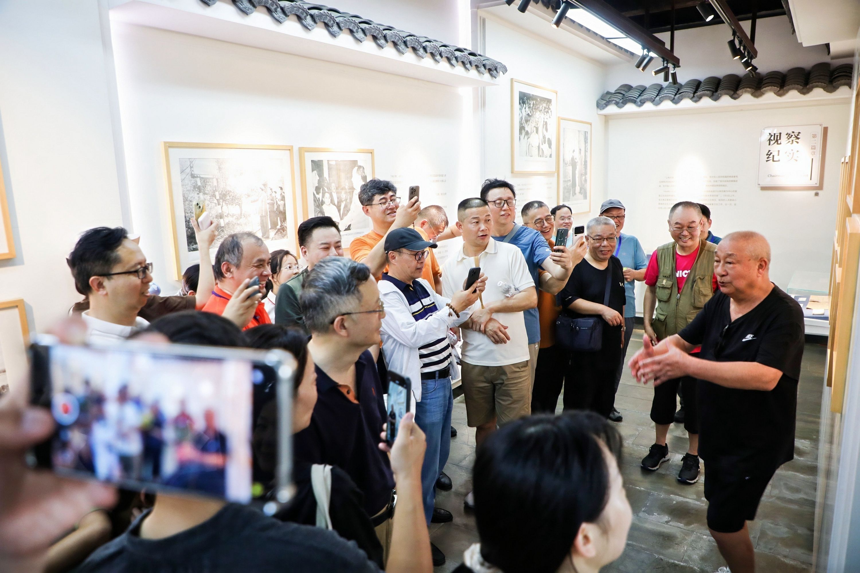 全国近百位新闻工作者实地探访“江南红巷”小营巷