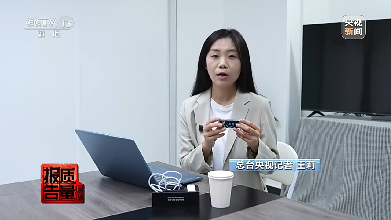 胸牌暗藏摄像头公然售卖