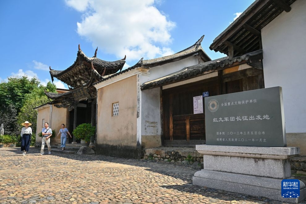 在福建省龙岩市长汀县南山镇中复村拍摄的观寿公祠。新华社记者 韩旭 摄