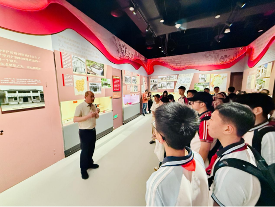 福州乐天泉社区举办纪念长征胜利90周年红色研学活动