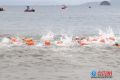 最小14岁、最大55岁 两岸近百“泳士”搏浪厦金海峡