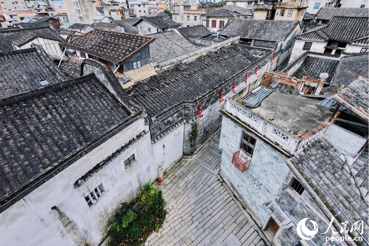 街区内的明清古建筑群。人民网 林铭贤 摄