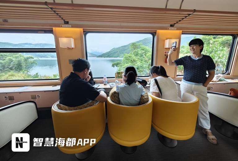 窗外的闽江江景。