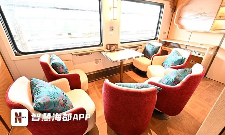 观光列车VIP席位为包厢。
