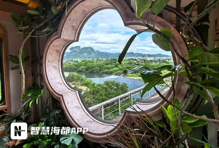 远眺武夷山国家公园大王峰。