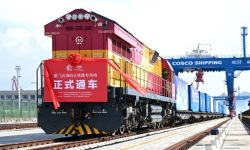 全国首条“垂直岸线、直达码头”海铁联运专用线投运