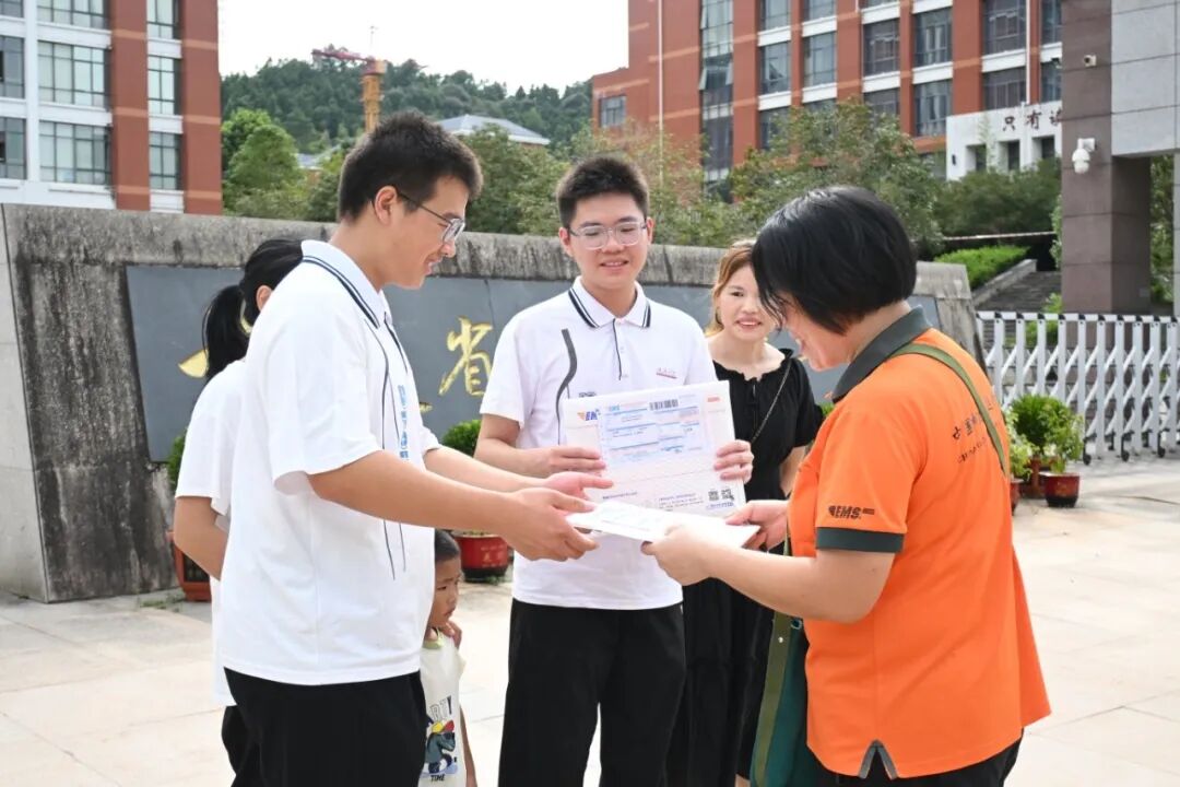 福建这对“神仙”同桌双双收到北大的录取通知书