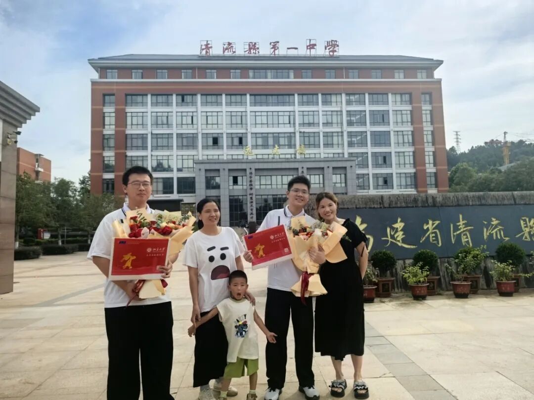 福建这对“神仙”同桌双双收到北大的录取通知书