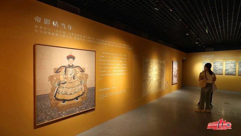 “帝苑寻踪”单元则通过传世宫廷画作，还原清代帝王园居理政、游赏休憩的日常场景，让尘封的皇家生活变得鲜活可感。