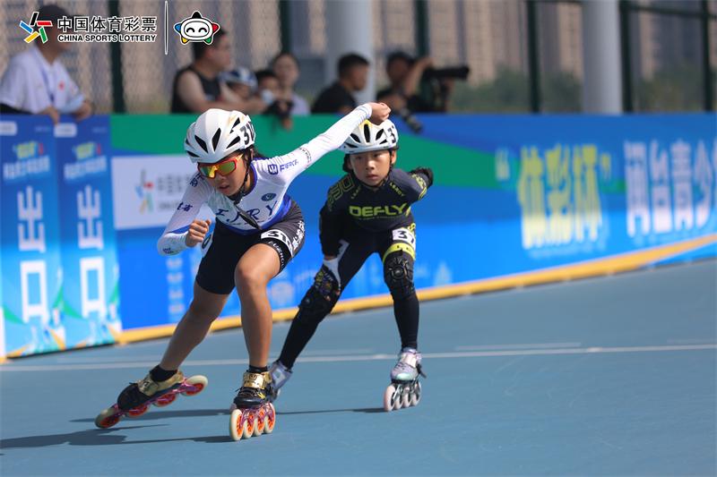 “体彩杯”闽台青少年轮滑赛在榕开赛 两岸轮滑小将同场竞技