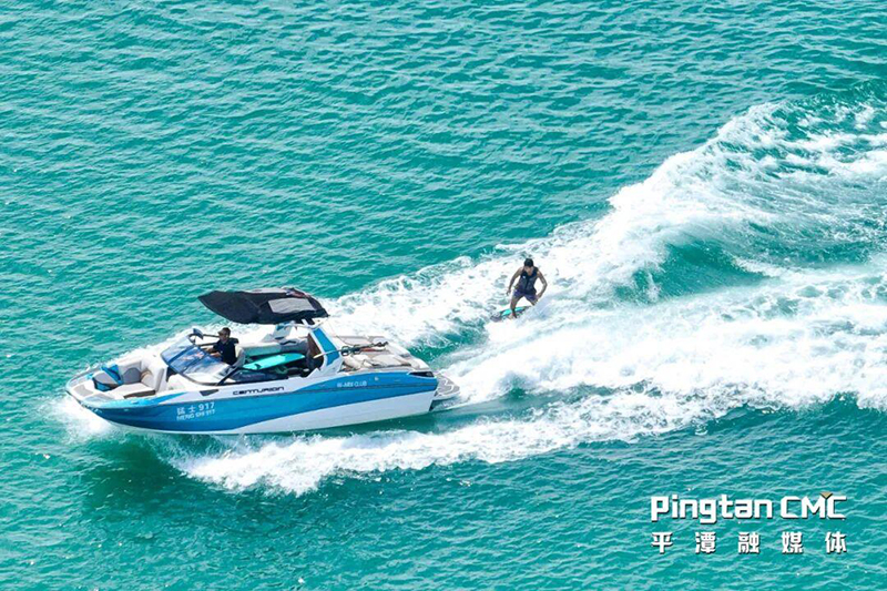平潭远垱澳海域的浪花和风力条件很适合冲浪。图源：平潭融媒体中心
