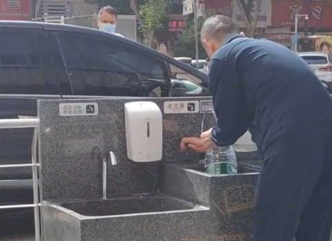 胖东来直饮水若大量占用将被管控 禁止大容量容器大批量囤积行为