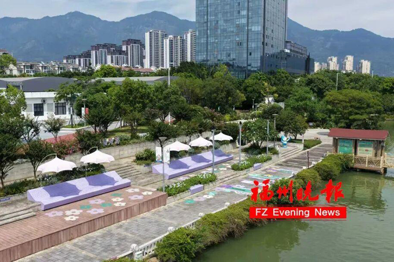 位于光明港—南公河口航线上的光明港龙舟渡码头焕新亮相后人气更是直线飙升。记者 包华 摄