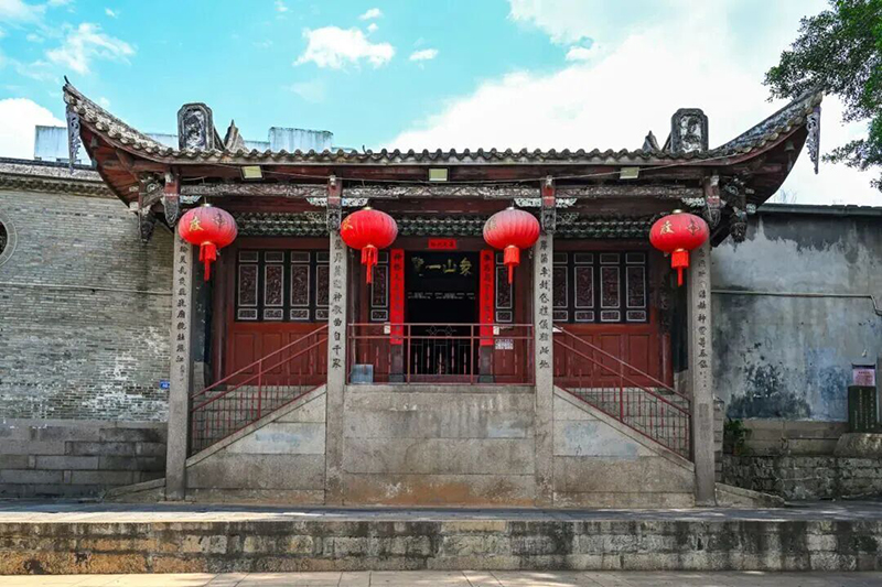 走进中国历史上规模最小的皇帝行宫——林浦村泰山宫。