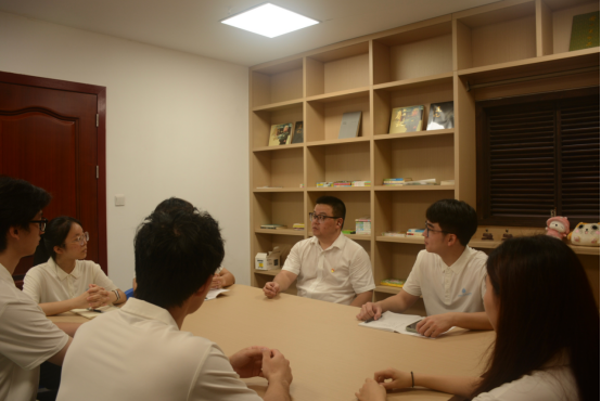 实践队与孟超肝胆医院团委书记进行座谈分享