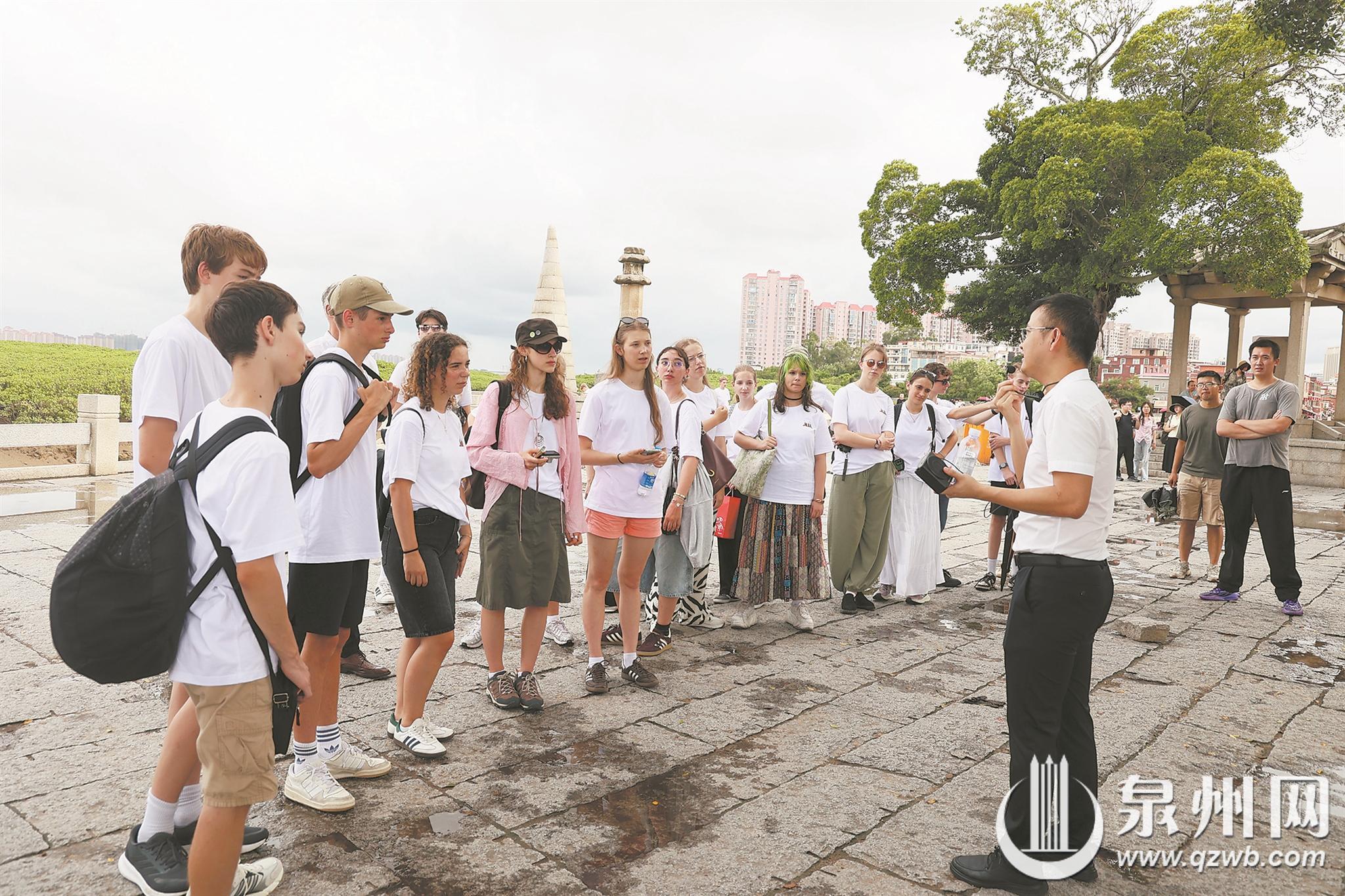 德国诺伊施塔特市青少年代表团来泉访问交流