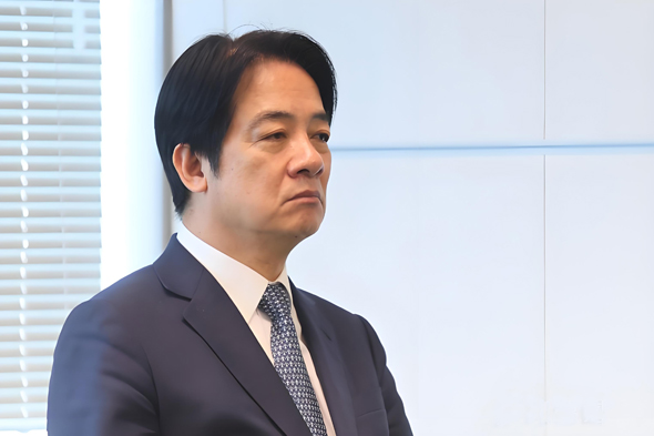 赖清德民调再现“死亡交叉”，近6成民众不满其处理毒油事件