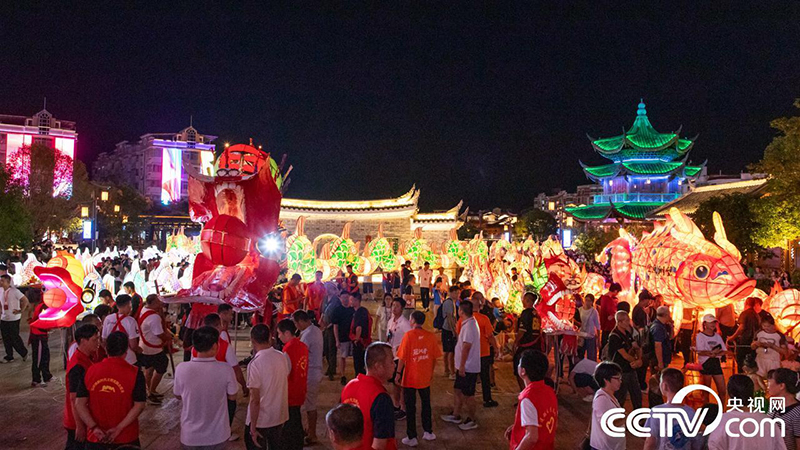 连城非遗奇妙夜活动现场。郑育红 摄