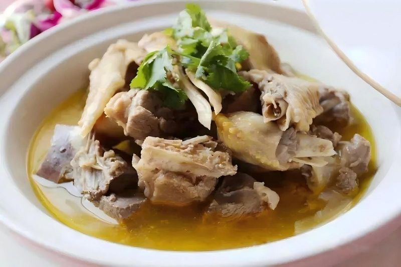 滴露鸭清甜不腻，原汁原味，是莆田民间传承已久的滋补菜肴。图源：仙游报道