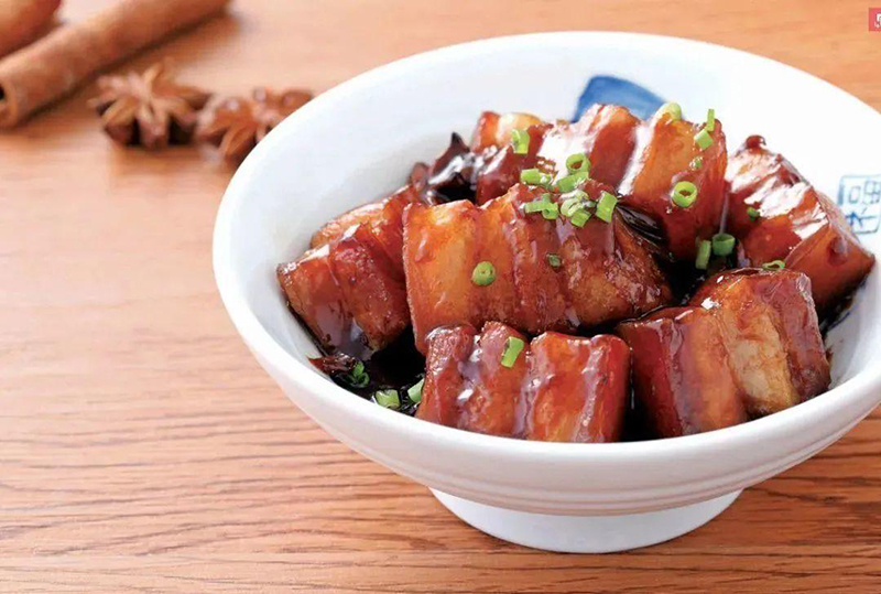 龙岩上杭槐猪肉的红烧做法是当地一绝。图源：闽西日报