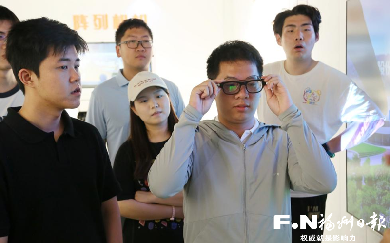 清华大学硕博学子调研福州光电产业
