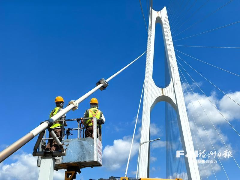 福州第一高塔桥梁迎来“机器人医生”