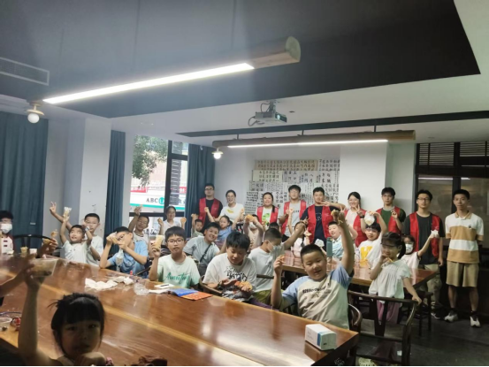 &ldquo;桐行者&rdquo;在书香福鼎&ldquo;科学好奇心课堂&rdquo;合影