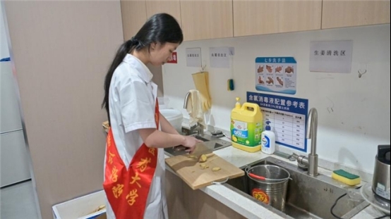 杏林青年下基层 福中医学子以专业守护榕城慢病群众