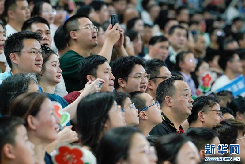 比赛吸引了近5万人到场观赛。新华网 蒋巧玲 摄