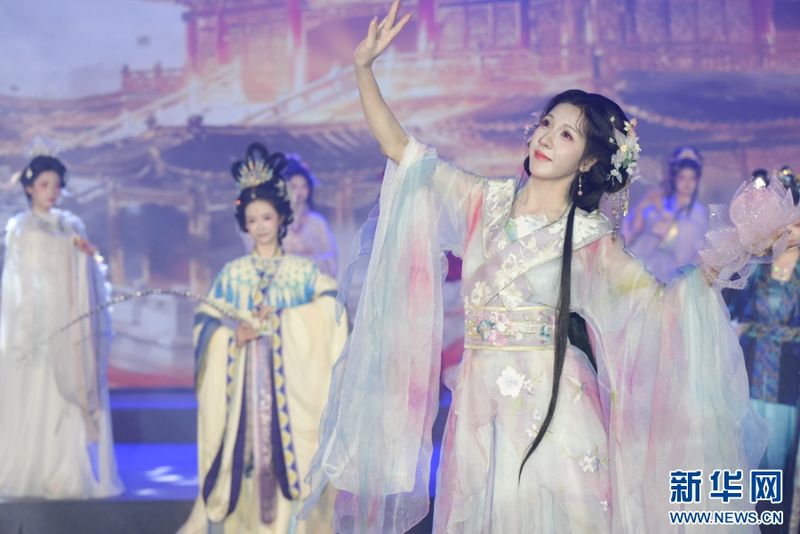 图为2026海峡青年汉服文化交流荟展演现场。新华网发（主办方供图）