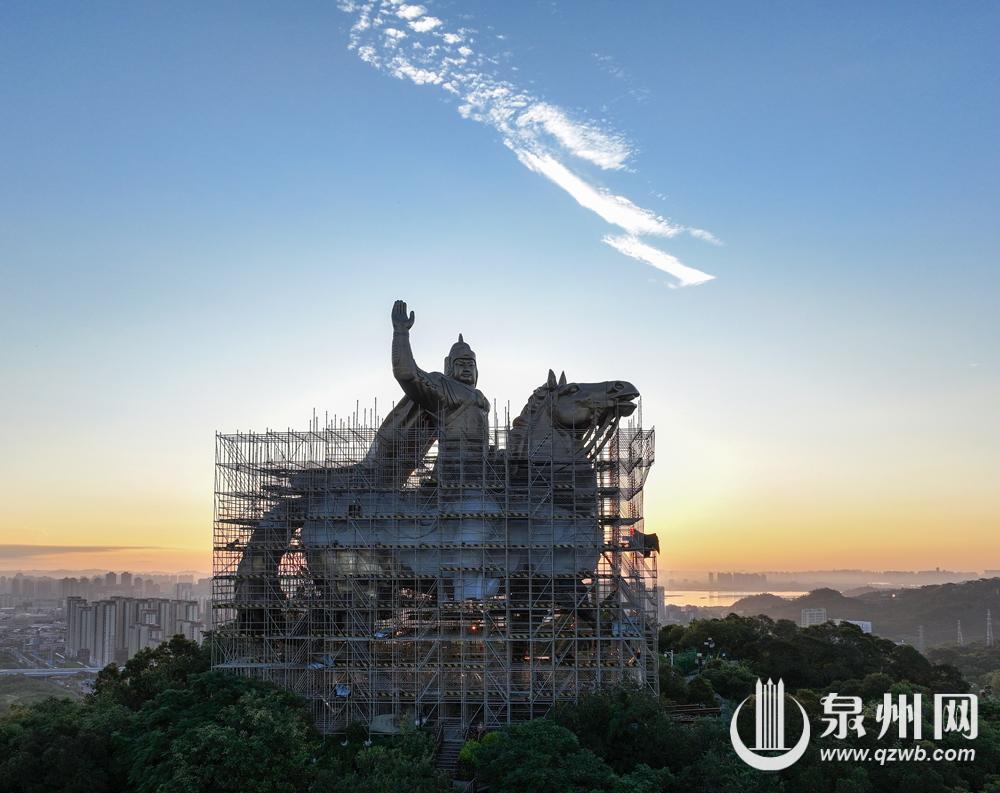 施工脚手架正在拆除 大坪山郑成功雕像即将开放