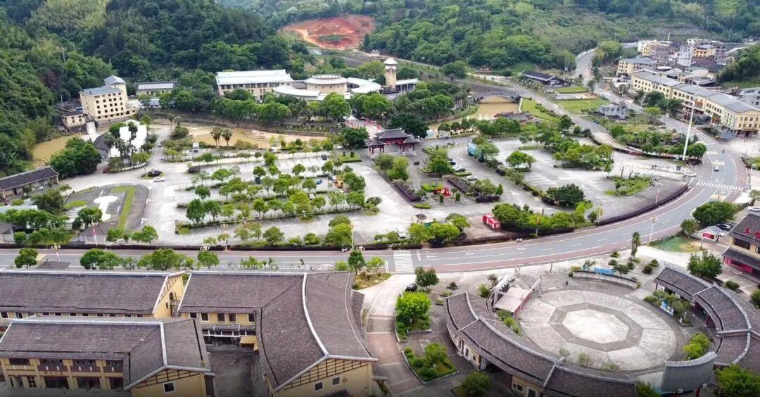 龙岩永定区环“世遗土楼”休闲旅游公路。