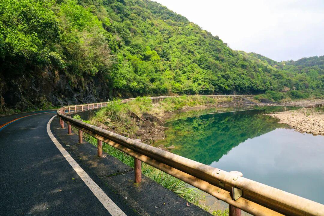 南平光泽县武夷西麓茶马风景道。