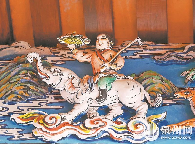 玉犀巷土地公庙屋檐上的“八仙过海”——蓝采和。