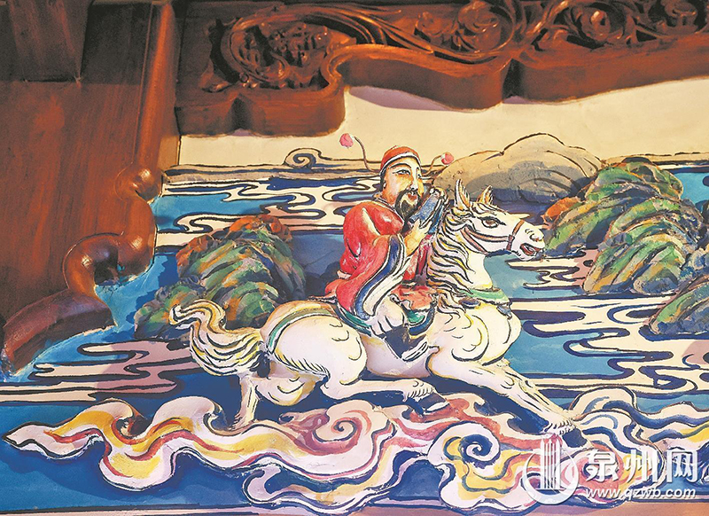 玉犀巷土地公庙屋檐上的“八仙过海”——曹国舅。