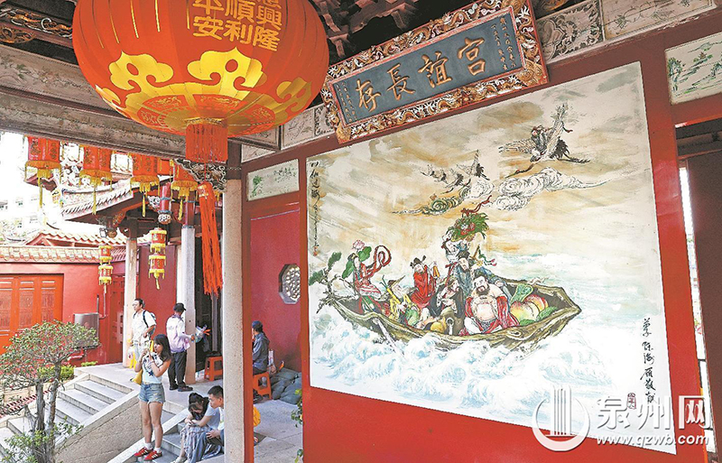 天后宫入门戏台有一幅八仙壁画。
