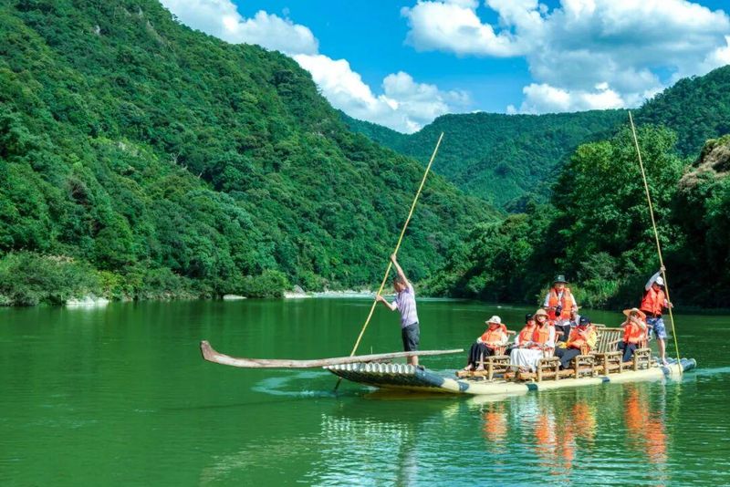 石牛山景区是国家4A级旅游景区、国家地质公园、国家森林公园。