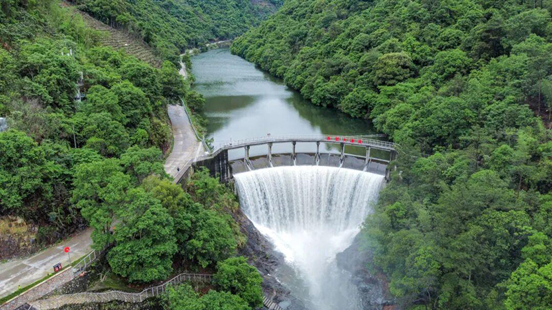 永泰赤壁温泉景区漂流。