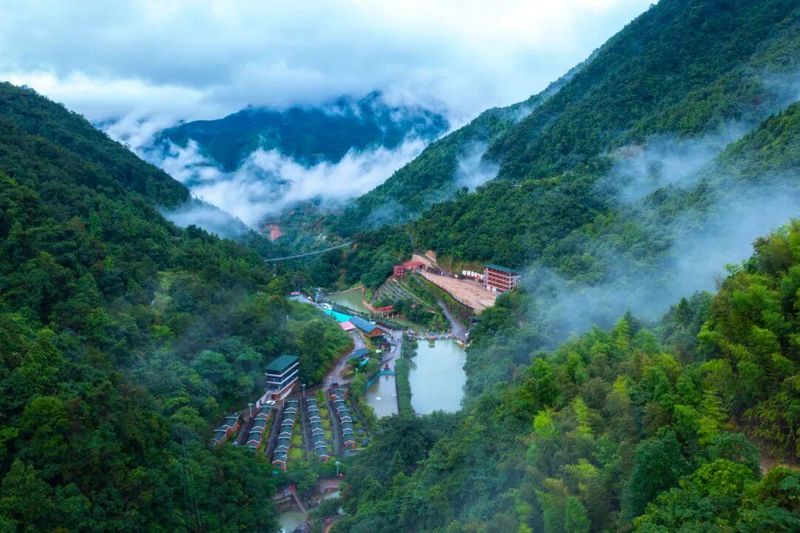 龙潭谷风景区。