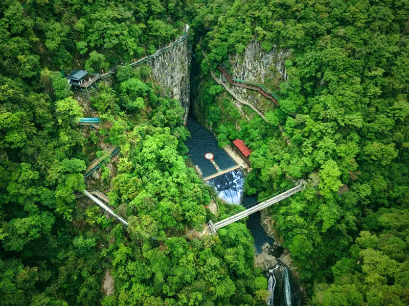 日溪峡谷瀑布景区
