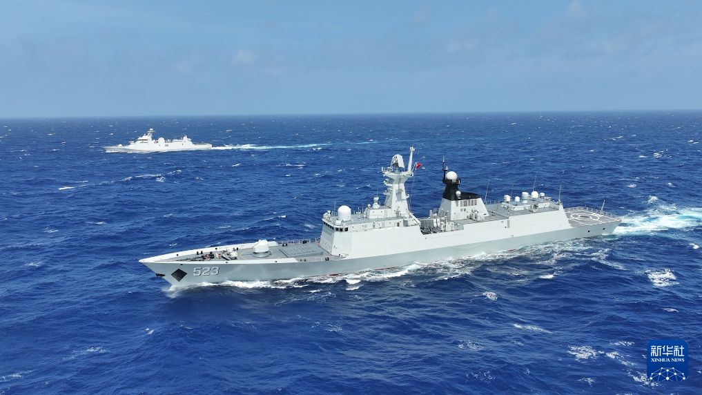 中国海军红河舰与印尼海军“莱”号护卫舰位台岛以东海域圆满完成海上通航演练